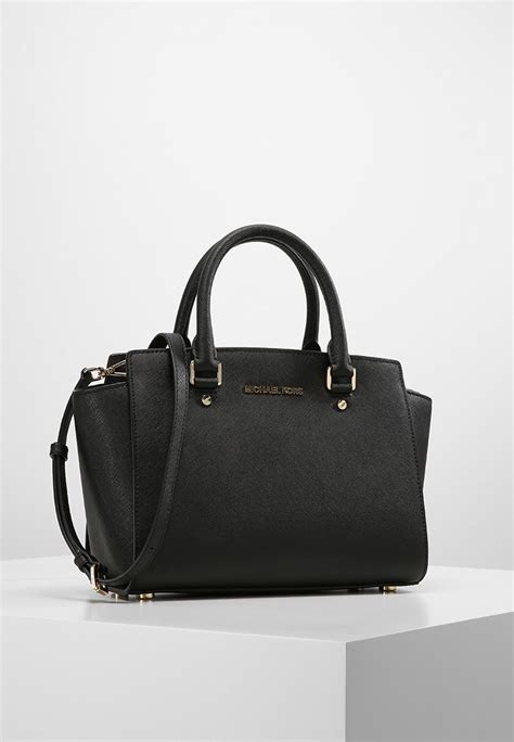 michael kors tas selma zwart|michael kors selma satchel.